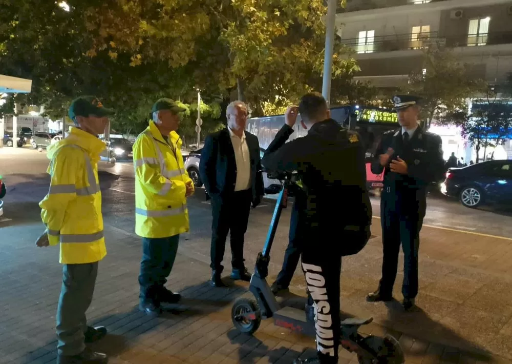 koini-enimerotiki-drasi-dimotikis-astynomias-–-trochaias-gia-tin-asfali-chrisi-ilektrikon-patinion