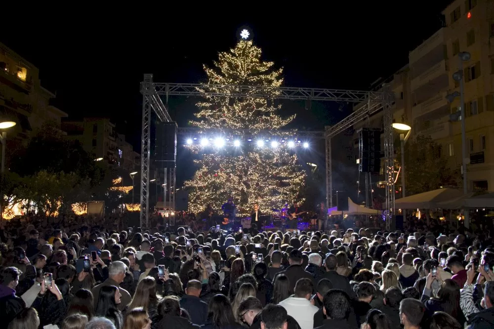 eortastiko-programma-gia-tin-fotagogisi-tou-christougenniatikou-dentrou-stin-kentriki-plateia-kalamatas