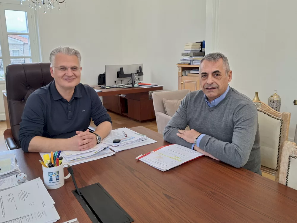 i-koini-stratigiki-gia-paremvaseis-pou-anavathmizoun-ton-dimo-sto-epikentro-tis-synantisis-tou-perifereiarchi-dimitri-ptochou-me-ton-dimarcho-tripolis-kosta-tzioumi