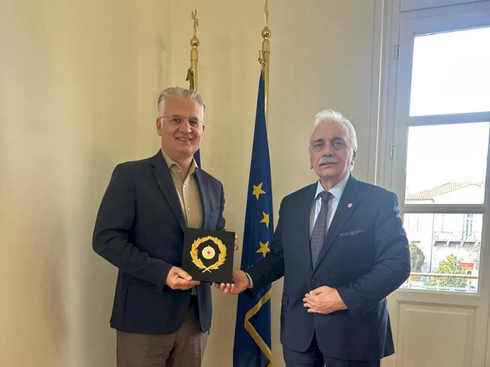 enischysi-synergasias-tis-perifereias-peloponnisou-me-ton-elliniko-erythro-stavro