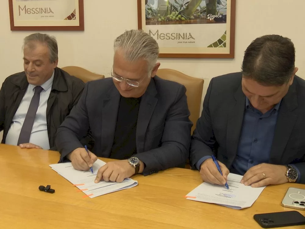 ypegrafi-i-programmatiki-symvasi-gia-ton-dromo-nea-koroni-–-chomatero-|-dimitris-ptochos:-schediazoume-kai-ylopoioume-erga-pou-oi-polites-perimenan-gia-chronia