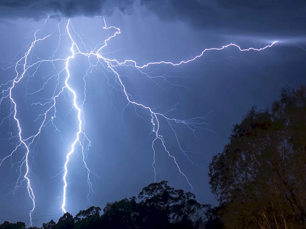 ektakto-deltio-epikindynon-kairikon-fainomenon-kokkini-proeidopoiisi-gia-tin-peloponniso