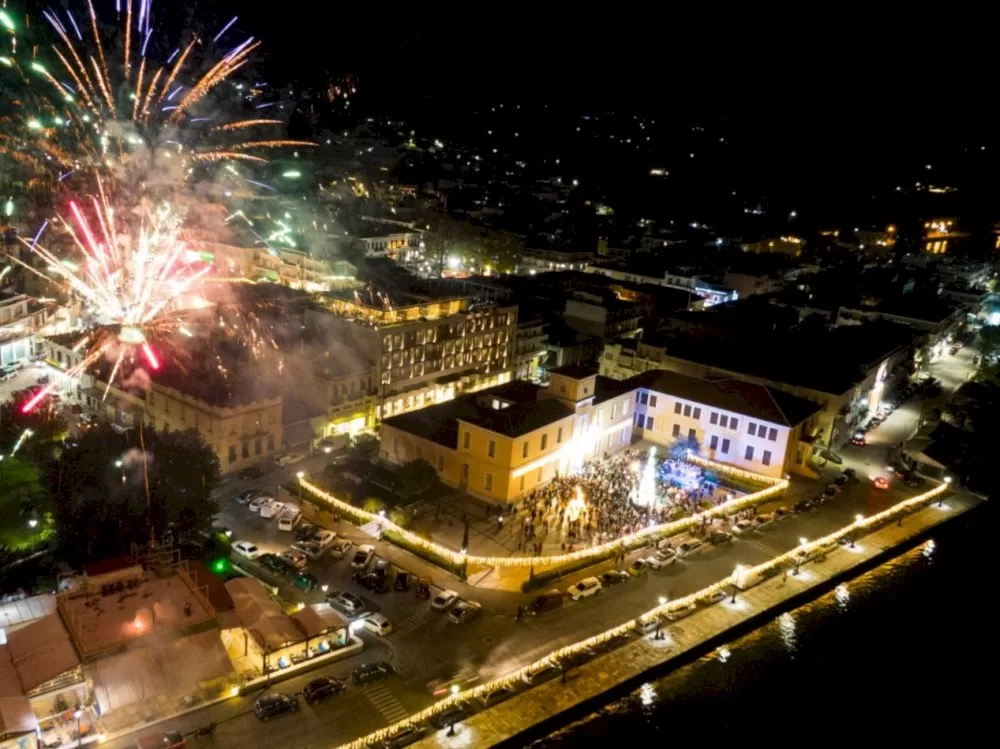 anapsan-ta-christougenniatika-dentra-ston-dimo-anatolikis-manis-metaferontas-minyma-agapis,-elpidas-kai-aisiodoksias!