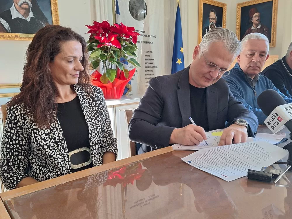 programmatiki-symvasi-4,9-ekat.-evro-gia-tin-energeiaki-anavathmisi-tou-panarkadikou-nosokomeiou-dimitris-ptochos:-enischyoume-me-synepeia-to-synoliko-plegma-ergon-pou-anavathmizei-ti-dimosia-ygeia-stin-perifereia