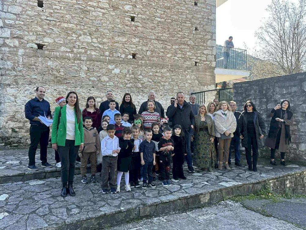 otan-oi-selides-ton-vivlion-synantoun-ta-kalanta-ton-paidion:-mia-sygkinitiki-christougenniatiki-giorti-stin-kontovazaina