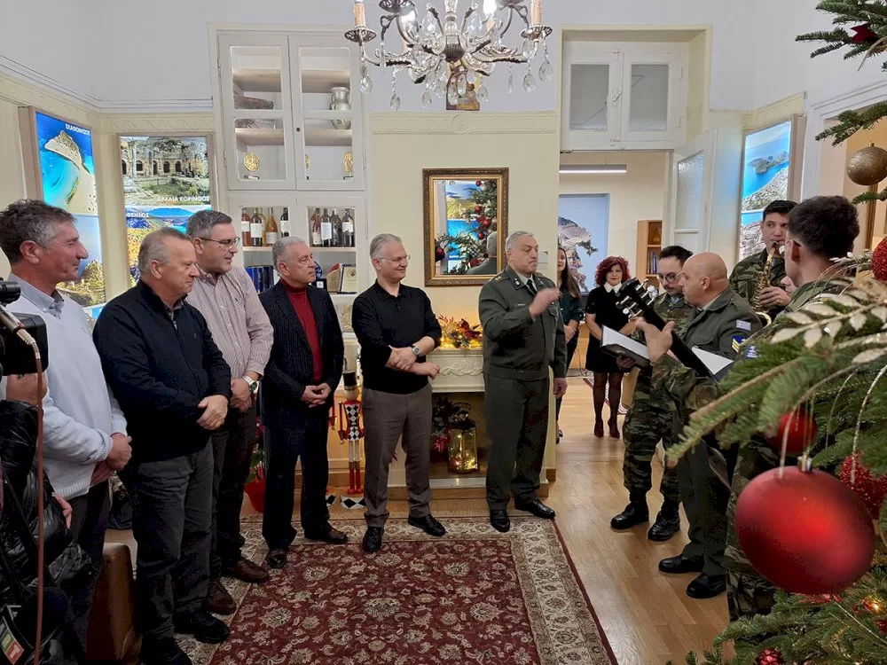 kalanta-kai-giortines-melodies-stin-perifereia-peloponnisou-|-dimitris-ptochos:-na-stathoume-o-enas-dipla-ston-allon,-me-sevasmo,-katanoisi-kai-pisti