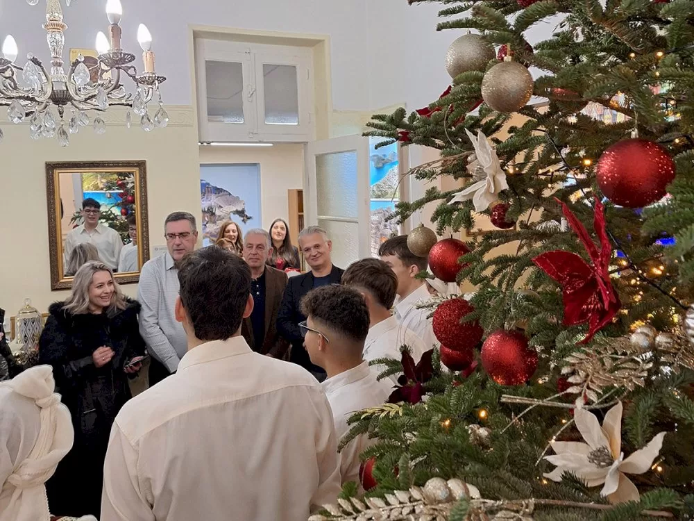 efches,-melodies-kai-giortini-atmosfaira-gia-to-neo-etos-stin-perifereia-peloponnisou-|-dimitris-ptochos:-ygeia,-dimiourgikotita-kai-pisti-stis-dynatotites-mas