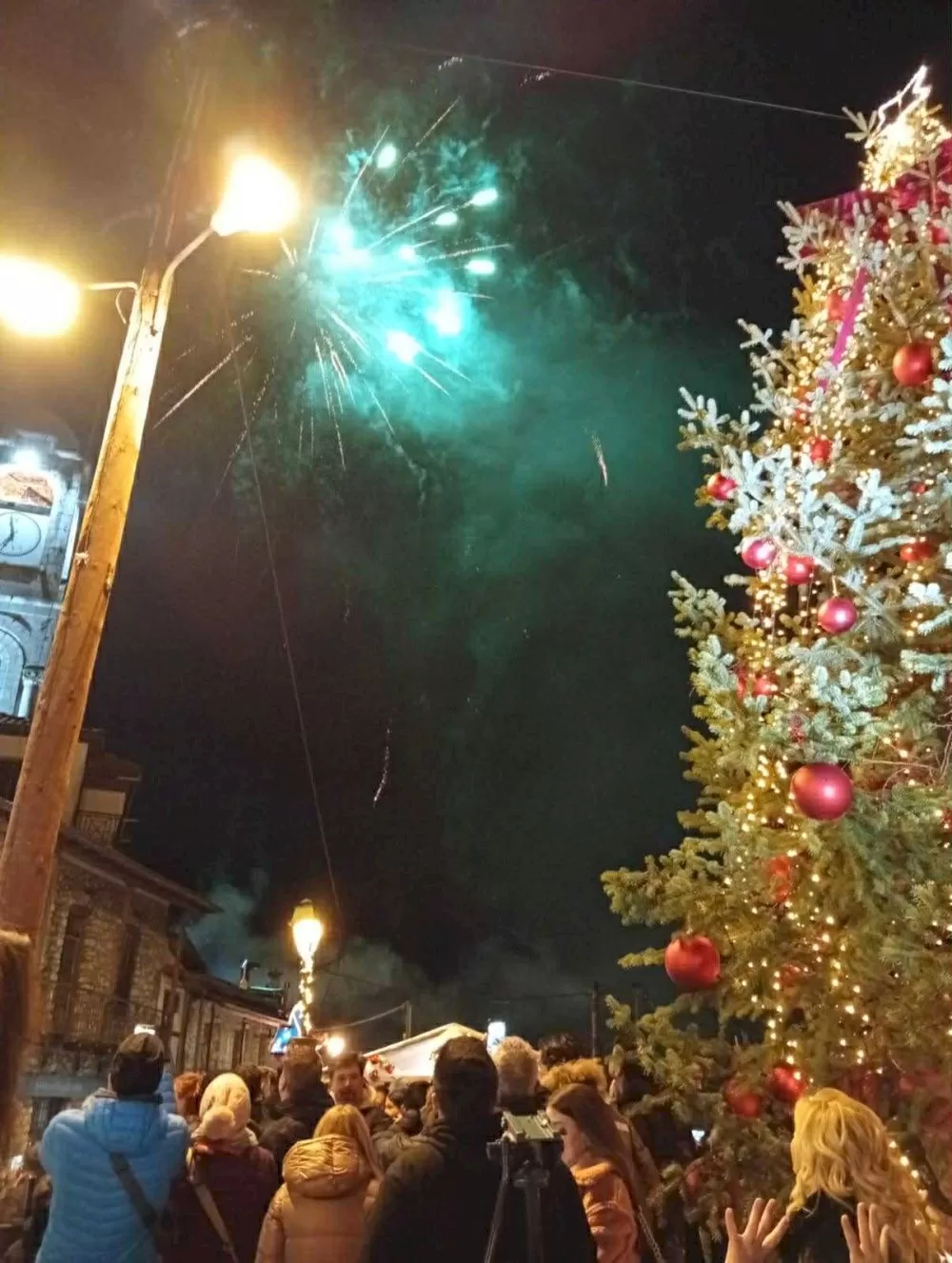 me-aisiodoksia-kai-fos-ypodechthike-to-neo-etos-i-gortynia.-se-giortino-klima-ekopsan-protochroniatikes-pites i-dimitsana-kai-i-stemnitsa