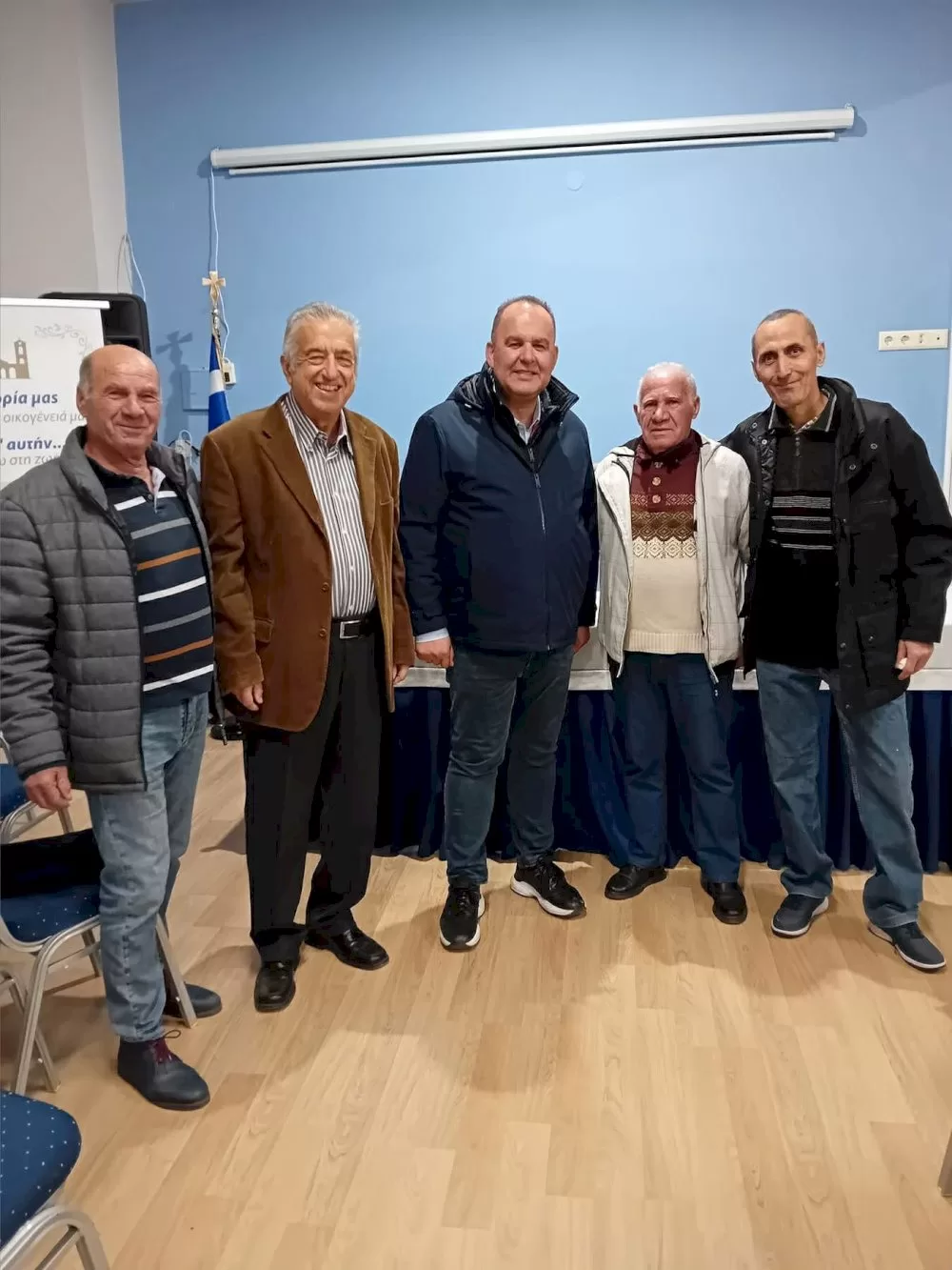 stin-ekdilosi-kopis-protochroniatikis-pitas-tou-gortyniakou-politistikou-syndesmou-spartis-agios-efthymios-o-neos,-o-ek-dimitsanis-o-dimarchos-gortynias-efstathios-koulis