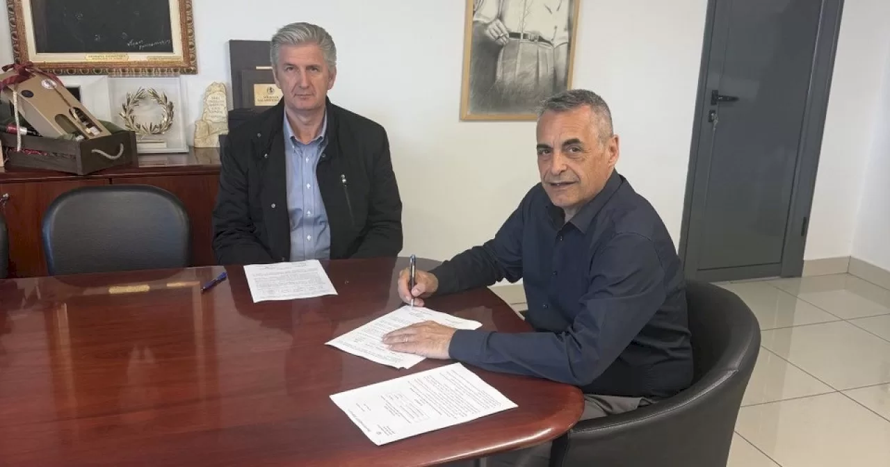 kostas-tzioumis:-anavathmizoume-to-koimitirio-tis-agias-triadas