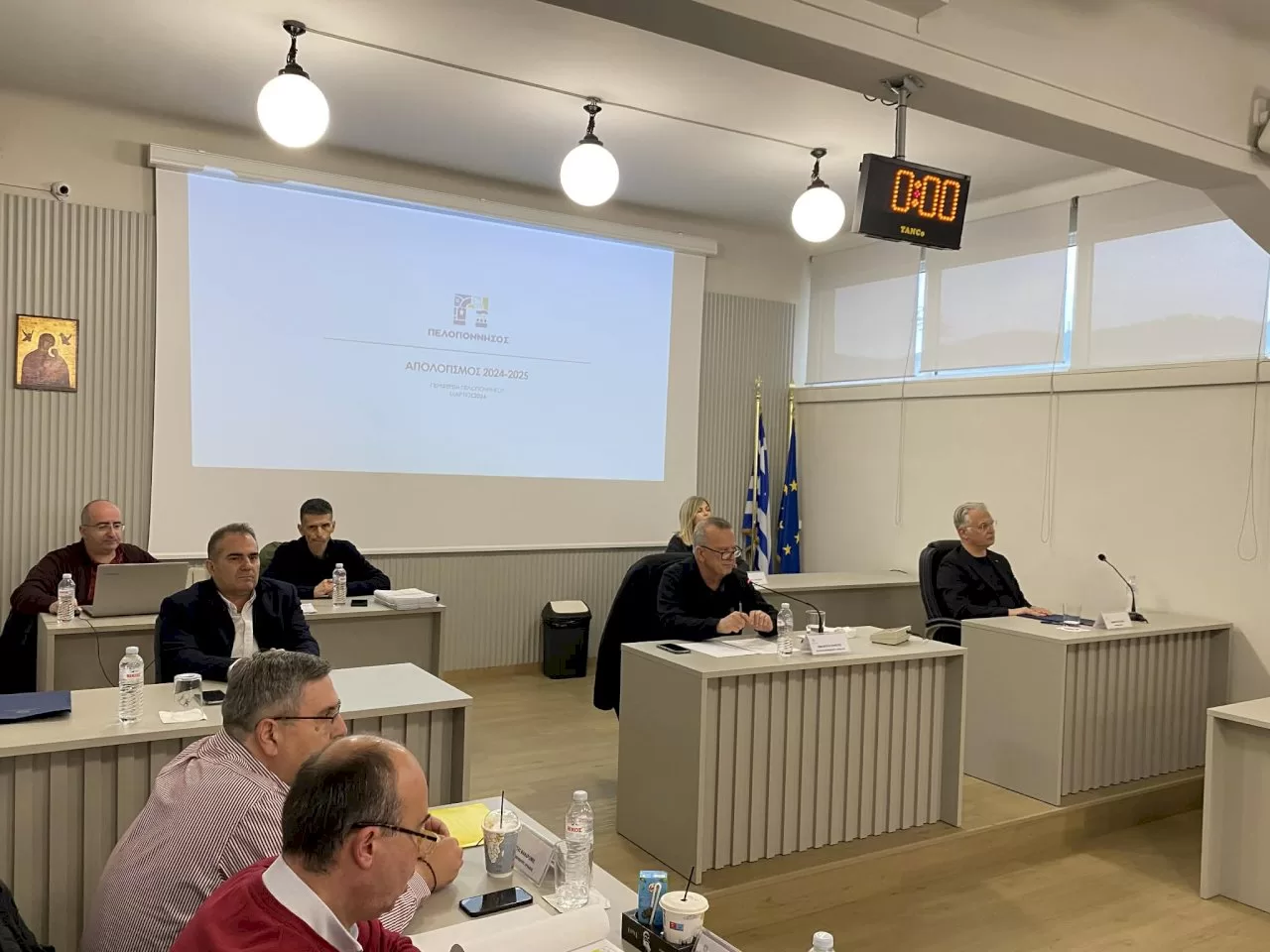 o-dimarchos-kalamatas-kai-proedros-tis-ped-peloponnisou-stin-eidiki-synedriasi-tou-perifereiakou-symvouliou