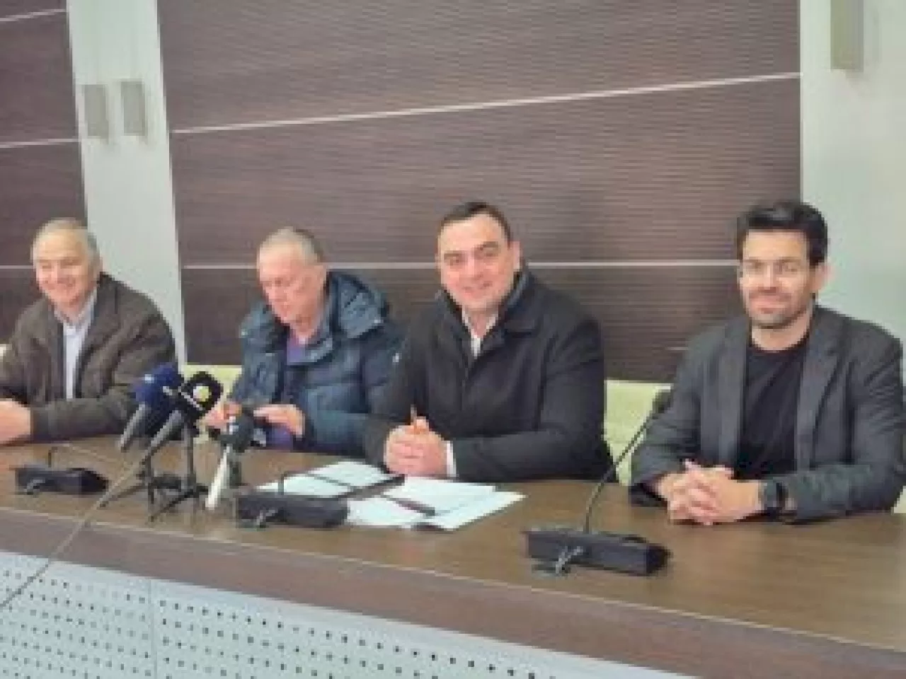 ypografi-symvasis-gia-erga-ilektrofotismou-komvon-sto-odiko-diktyo-tis-pe.-lakonias