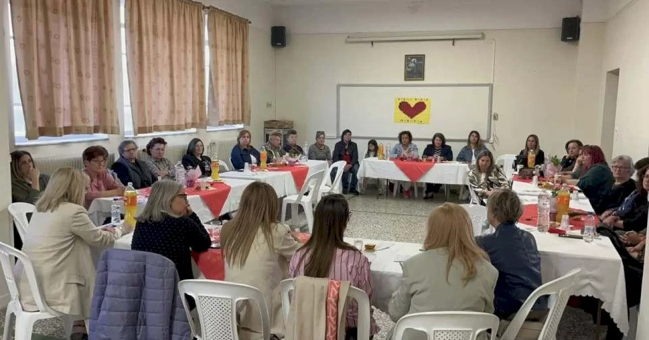 o-dimos-tripolis-dipla-sti-gynaika,-sti-mitera,-stin-ergazomeni