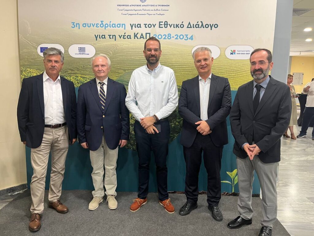 Στην Πάτρα η 3η συνεδρίαση του Εθνικού Διαλόγου για τη νέα ΚΑΠ – Ν. Φαρμάκης: «Δεν κρίνει μόνο το μέλλον του αγροτικού κόσμου, αλλά το μέλλον όλης της ελληνικής περιφέρειας»