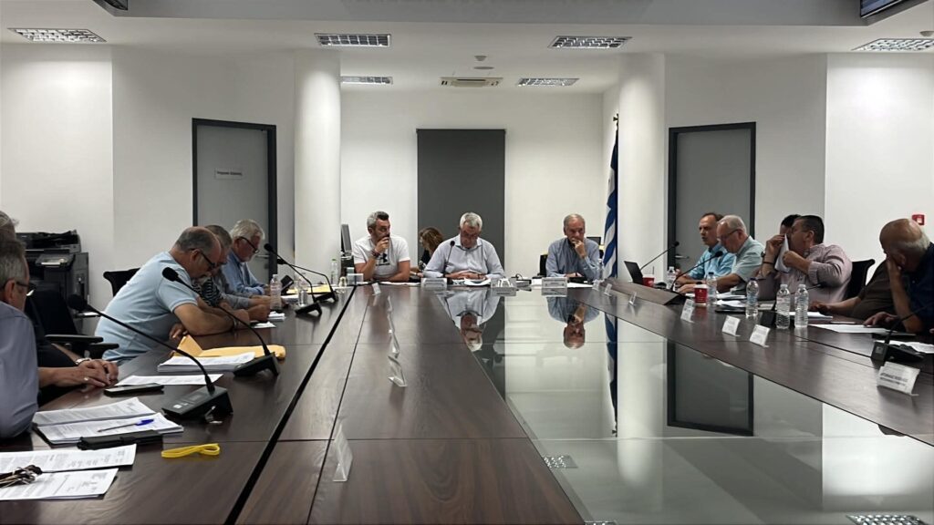 Μεγαλόπολη: Ένταση στο Δημοτικό Συμβούλιο για δημοσιεύματα, καταγγελίες και «ψεύτικα» προφίλ
