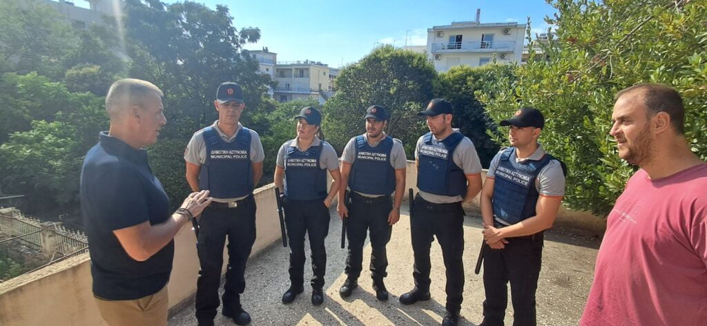 Επίσκεψη του Δημάρχου Σπάρτης στα γραφεία της Δημοτικής Αστυνομίας – Από τη Δευτέρα 17 Αυγούστου στη μάχη της καθημερινότητας με πέντε νέα μέλη