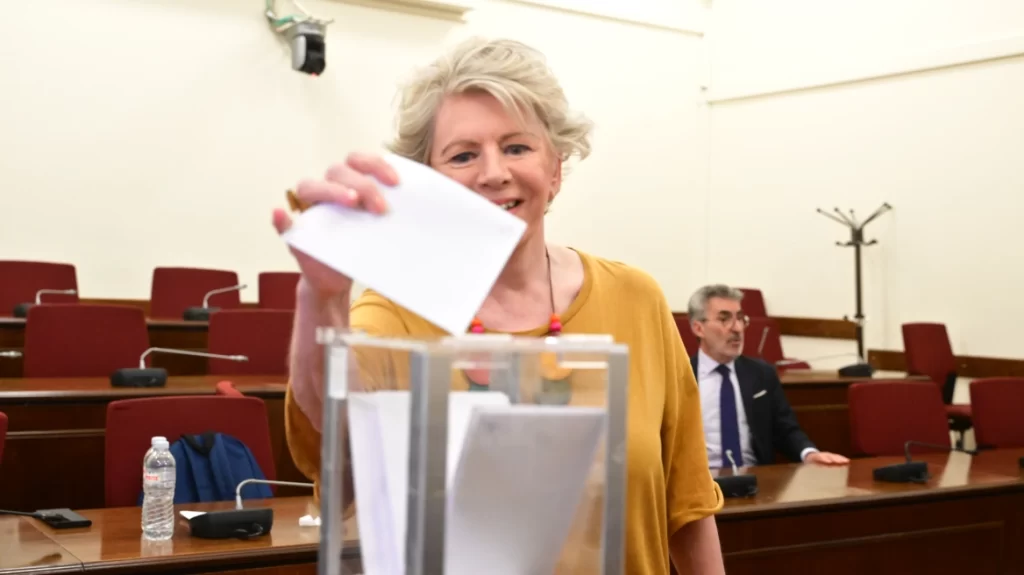 «Πυρά» ΣΥΡΙΖΑ κατά της ΝΔ για την Έλενα Ακρίτα: «Αλλεργία στην κριτική και τη Δημοκρατία»