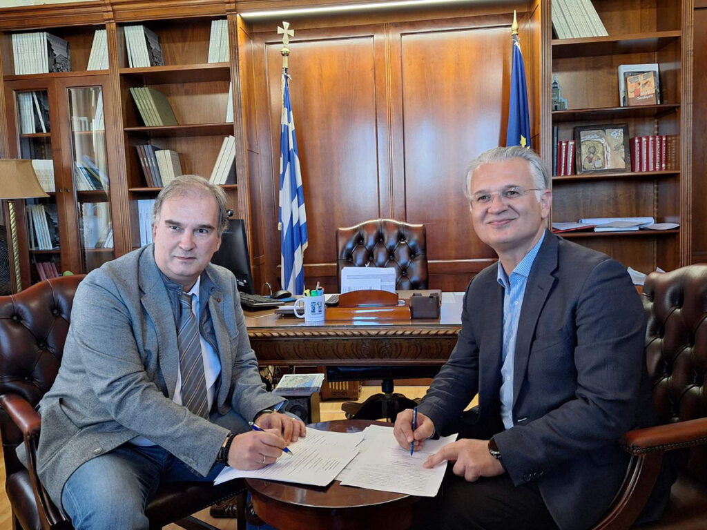 Υπεγράφη Προγραμματική Σύμβαση μεταξύ Περιφέρειας και Δήμου για την προστασία του παράκτιου μετώπου του Δήμου Ξυλοκάστρου – Ευρωστίνης