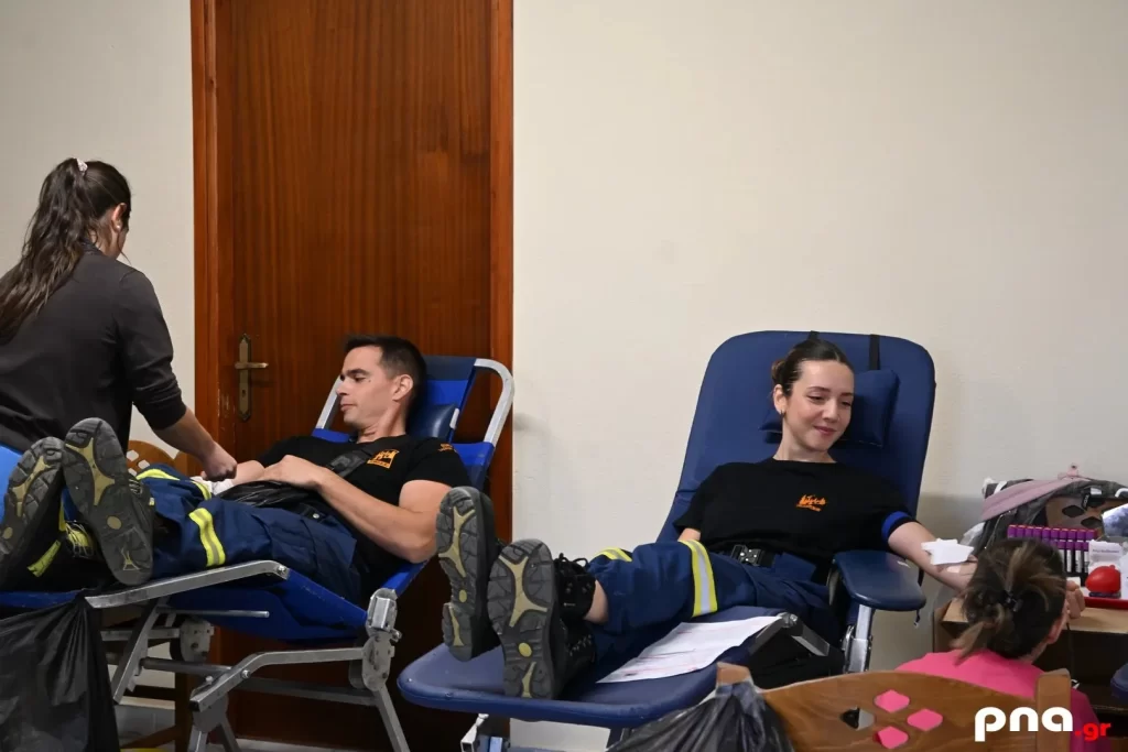 Μαθητές και πυροσβέστες συμμετείχαν στη δράση αιμοδοσίας στην Τρίπολη